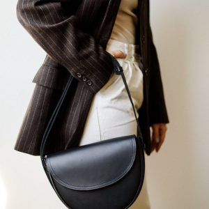 Captivating Half-Moon Leather Purse A Timeless Accessory for the Modern Woman