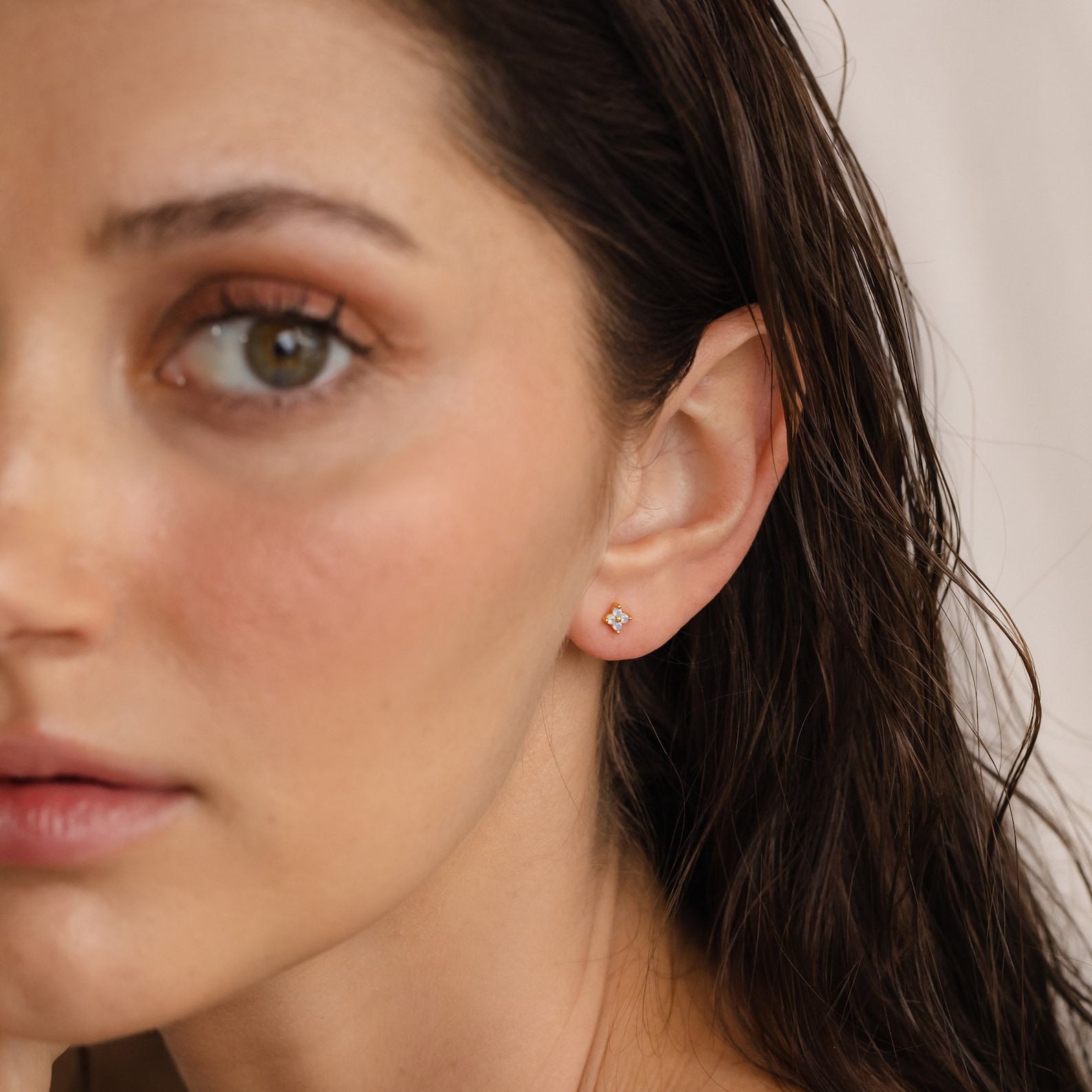 Captivating Ivy Flower Stud Earrings Minimalist Elegance for Everyday Glamour