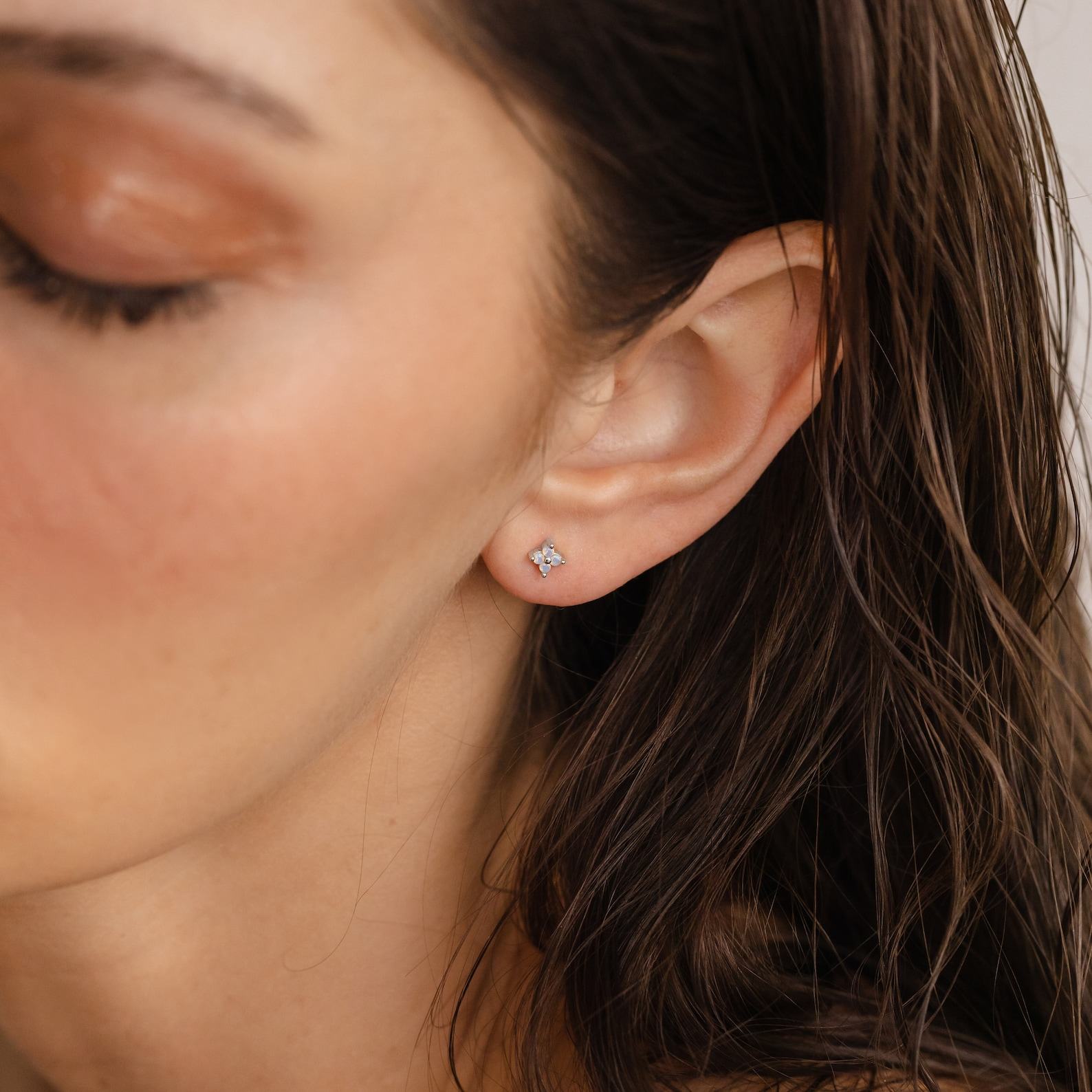 Captivating Ivy Flower Stud Earrings Minimalist Elegance for Everyday Glamour