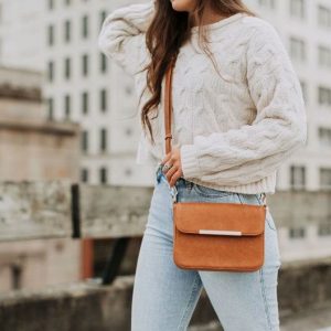 Chic Leather Crossbody Elevate Your Style with Detachable Straps and a Touch of Luxury