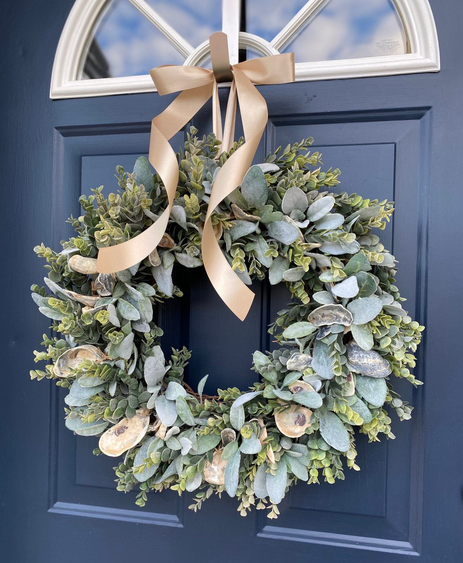 Coastal Charm Oyster Shell Wreath for Beachy Vibes and Festive Cheer - Image 2