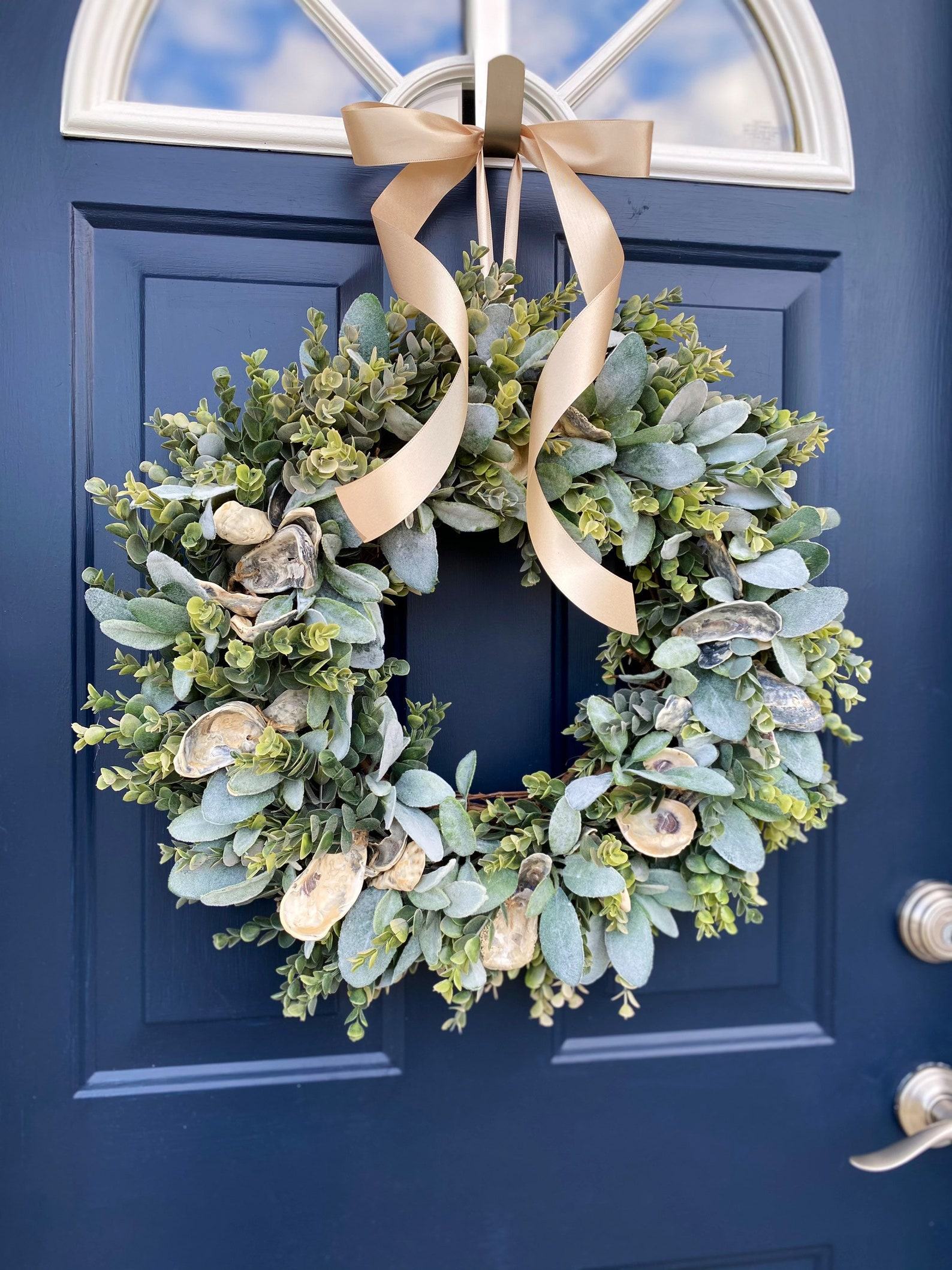 Coastal Charm Oyster Shell Wreath for Beachy Vibes and Festive Cheer - Image 3