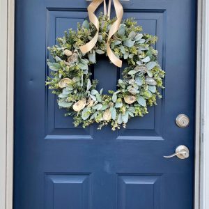 Coastal Charm Oyster Shell Wreath for Beachy Vibes and Festive Cheer
