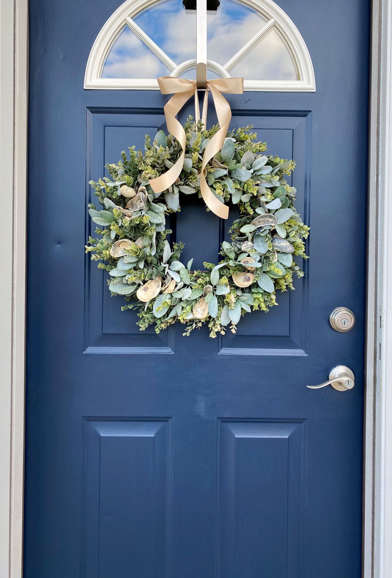 Coastal Charm Oyster Shell Wreath for Beachy Vibes and Festive Cheer - Image 4