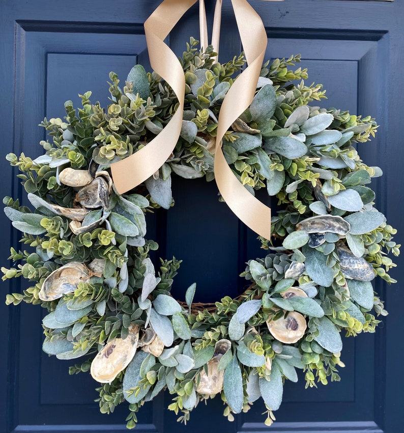 Coastal Charm Oyster Shell Wreath for Beachy Vibes and Festive Cheer