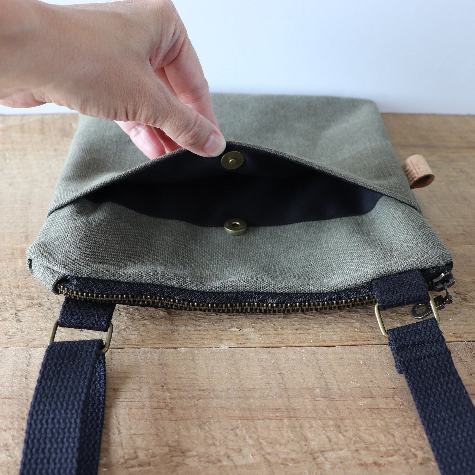 Compact Canvas Crossbody Your Essential Travel Companion for Adventure and Style