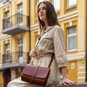 Copper Leather Crossbody Bag The Perfect Accessory for Style and Convenience
