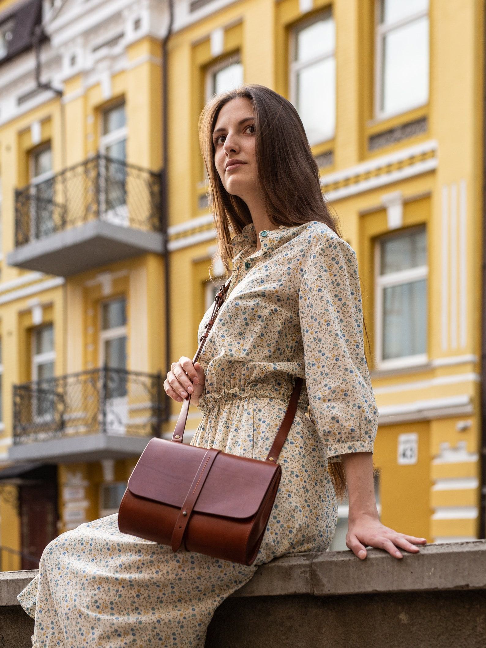 Copper Leather Crossbody Bag The Perfect Accessory for Style and Convenience - Image 4