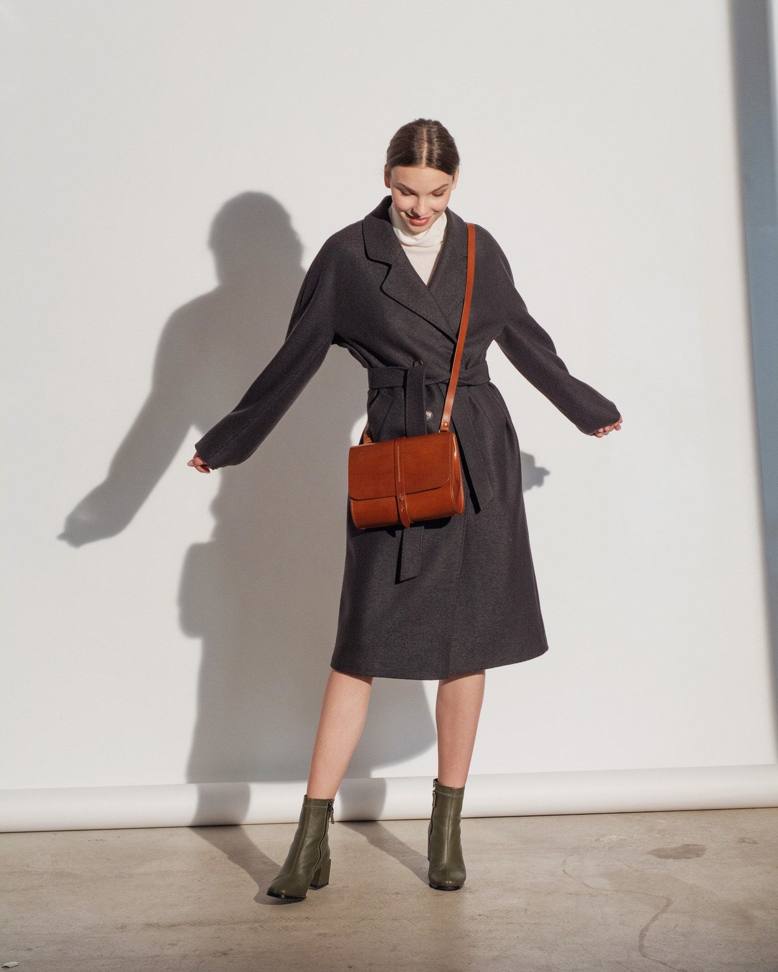 Copper Leather Crossbody Bag The Perfect Accessory for Style and Convenience - Image 3