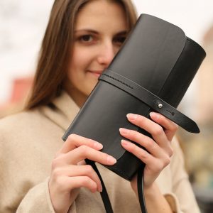 Copper Leather Crossbody Bag The Perfect Accessory for Style and Convenience