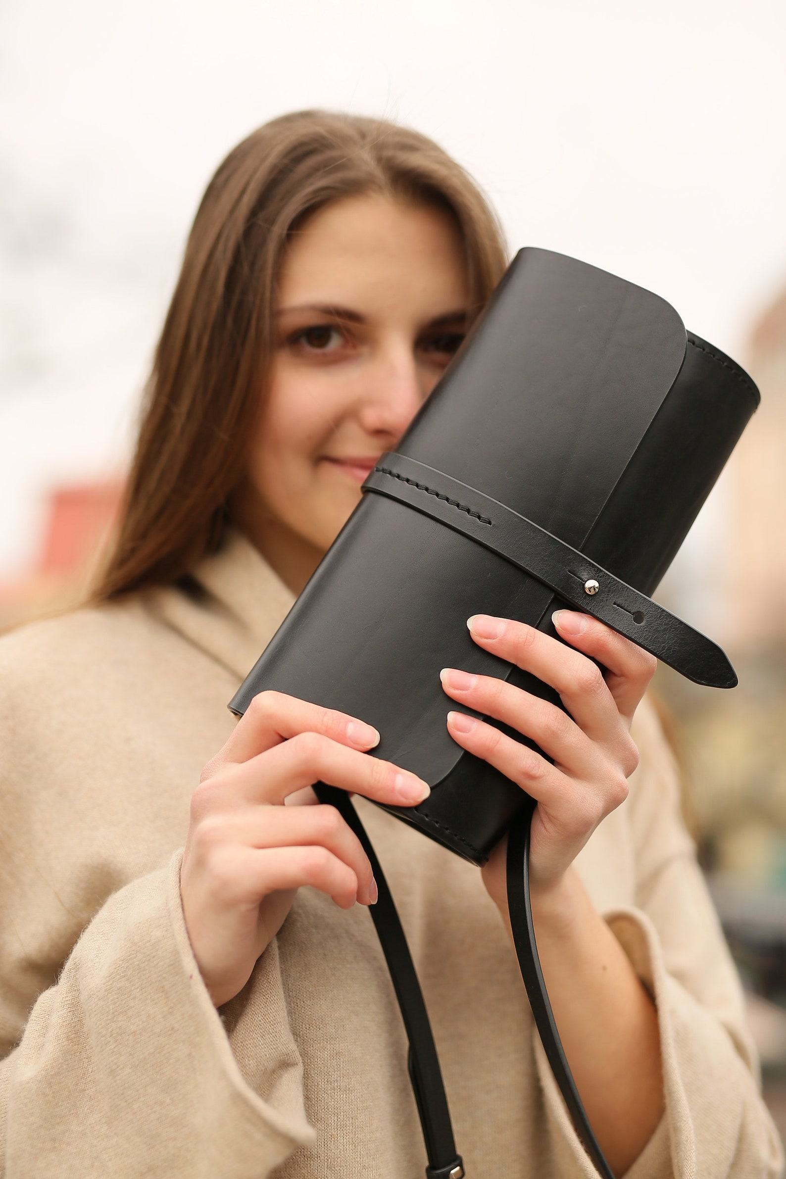 Copper Leather Crossbody Bag The Perfect Accessory for Style and Convenience - Image 6