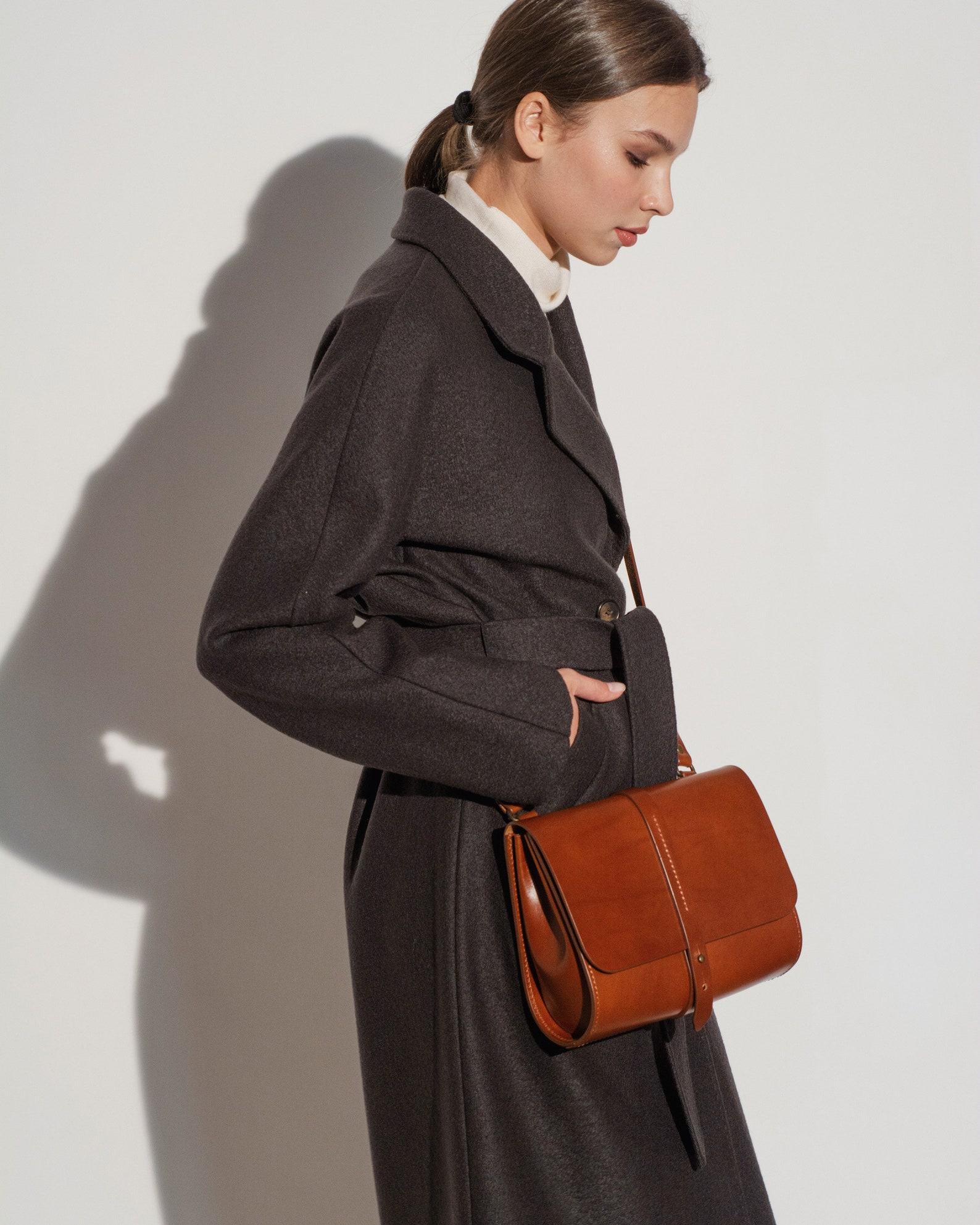 Copper Leather Crossbody Bag The Perfect Accessory for Style and Convenience - Image 2