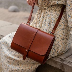 Copper Leather Crossbody Bag The Perfect Accessory for Style and Convenience