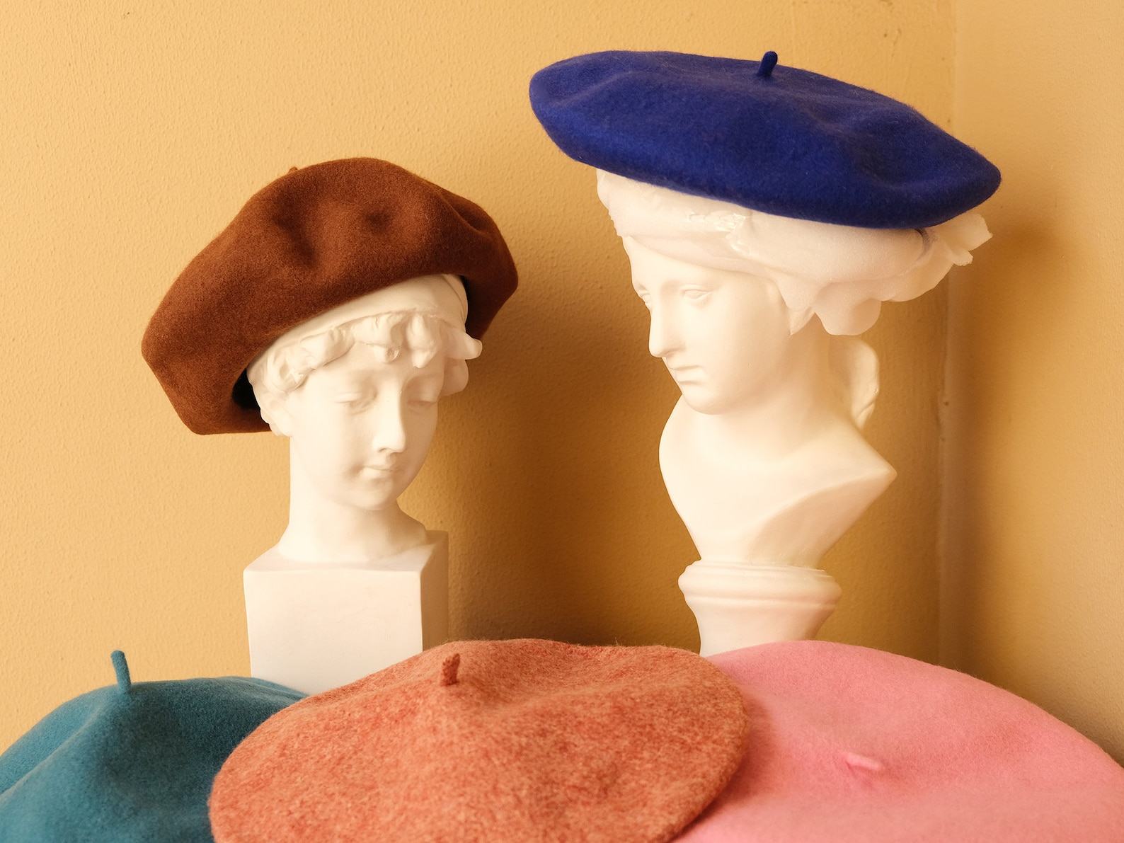 Cozy and Chic Oversized Slouchy Beret for Timeless Style - Image 3