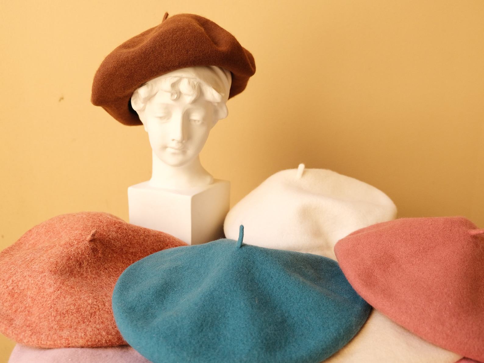 Cozy and Chic Oversized Slouchy Beret for Timeless Style - Image 4