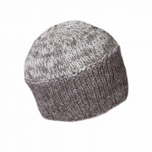 Cozy and Stylish Men’s Hand-Knitted Salt and Pepper Beanie for Winter Warmth