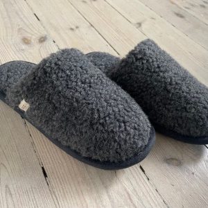 Cozy and Sustainable Eco-Friendly Merino Wool Slippers for Women and Men