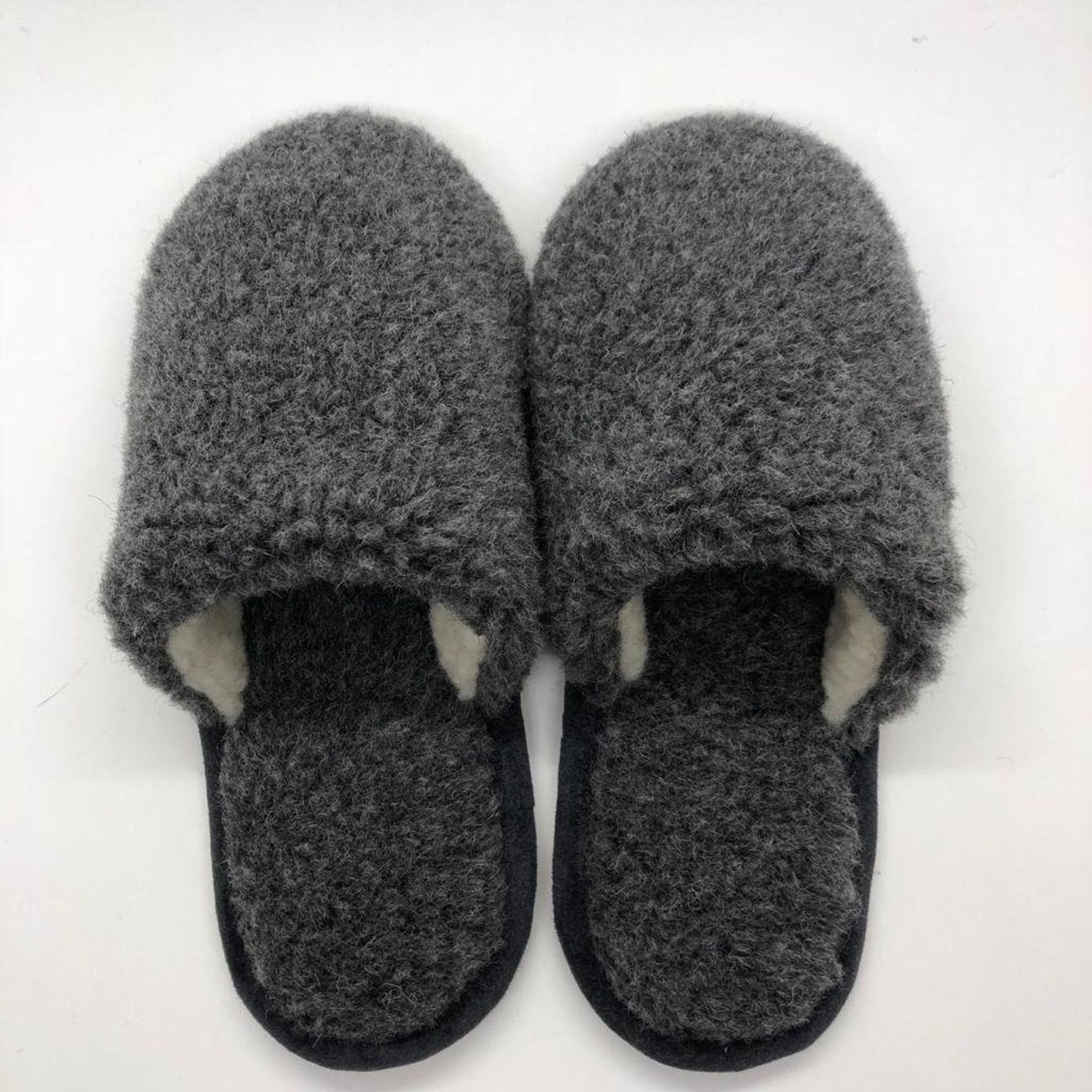 Cozy and Sustainable Eco-Friendly Merino Wool Slippers for Women and Men