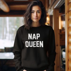 Cozy Up in Style Nap Queen Sweatshirt – The Perfect Fall Accessory for Friends