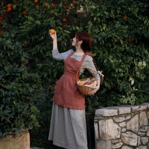 Customizable Linen Apron with Ruffle and Pockets A Stylish and Practical Item for All