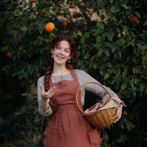 Customizable Linen Apron with Ruffle and Pockets A Stylish and Practical Item for All