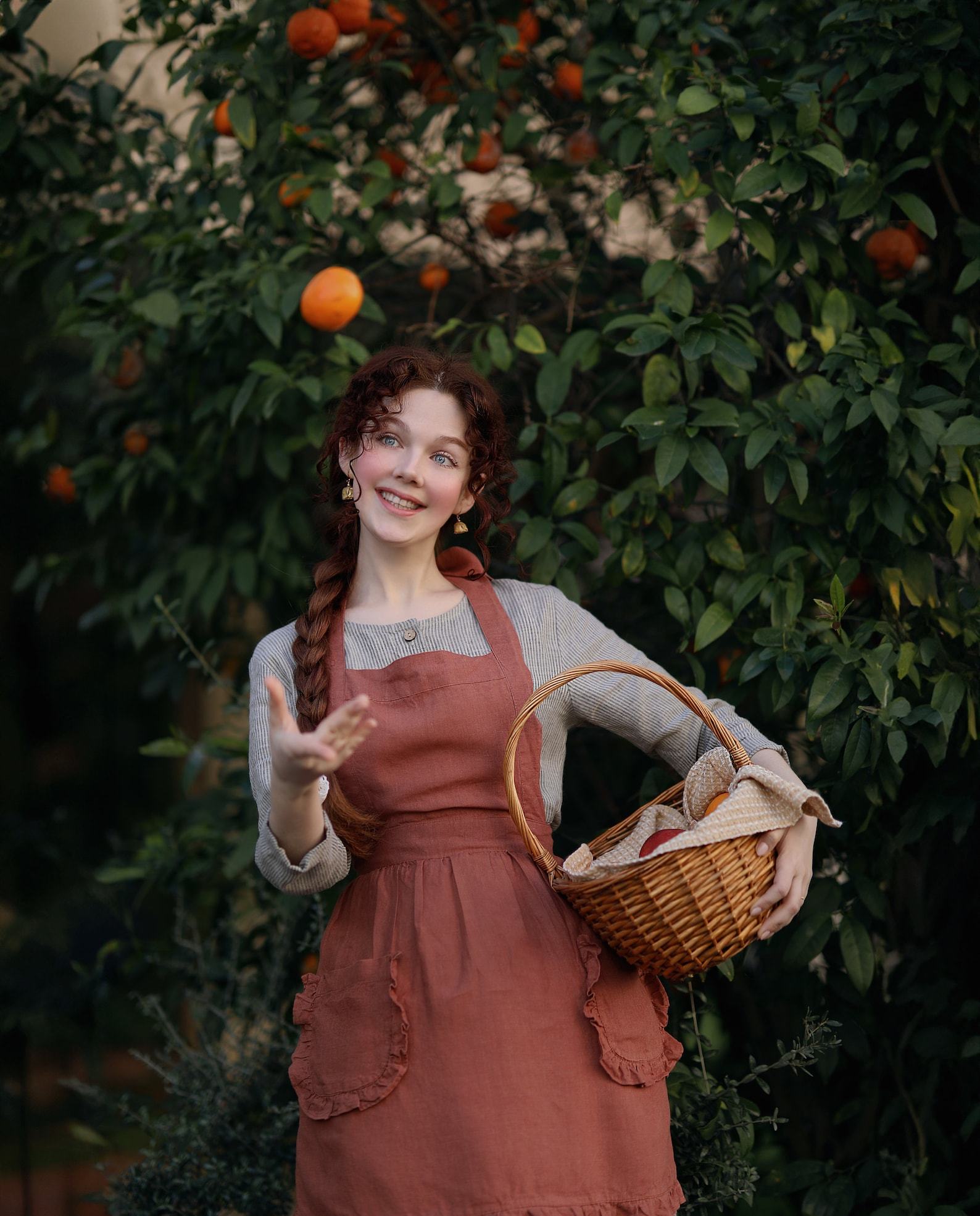 Customizable Linen Apron with Ruffle and Pockets A Stylish and Practical Item for All - Image 3