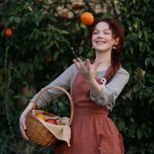 Customizable Linen Apron with Ruffle and Pockets A Stylish and Practical Item for All