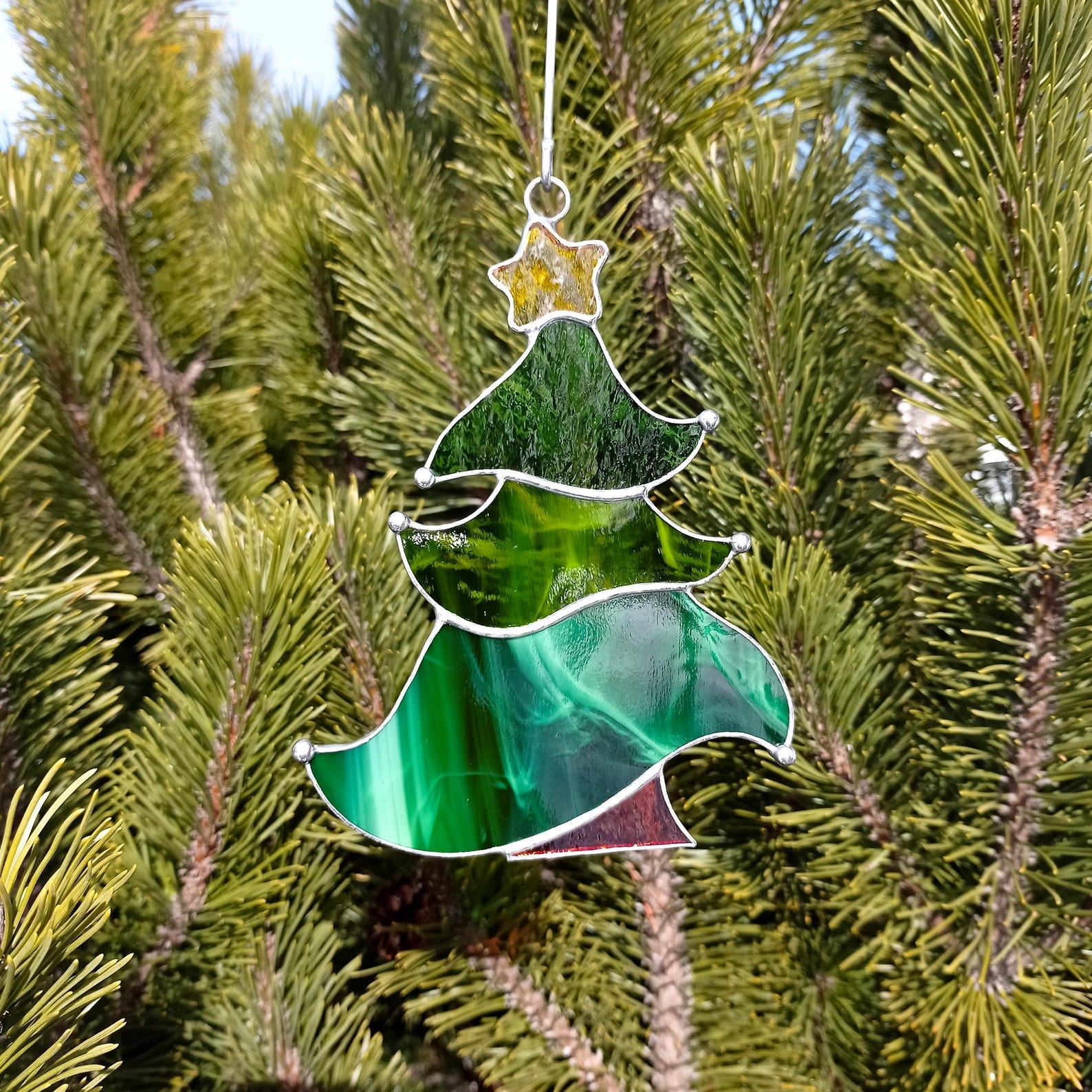 Dazzling Christmas Tree Suncatcher – Stained Glass Holiday Ornament & Winter Home Decor