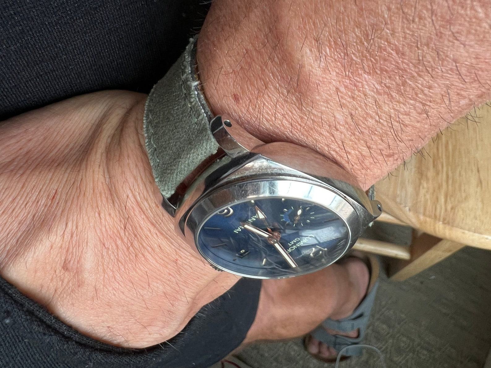 Durable Green Canvas Your Essential Outdoor Companion - Image 3