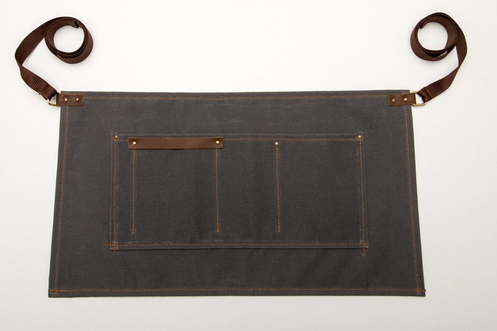 Durable Waxed Canvas Half Apron A Stylish and Functional Essential for Professionals - Image 5