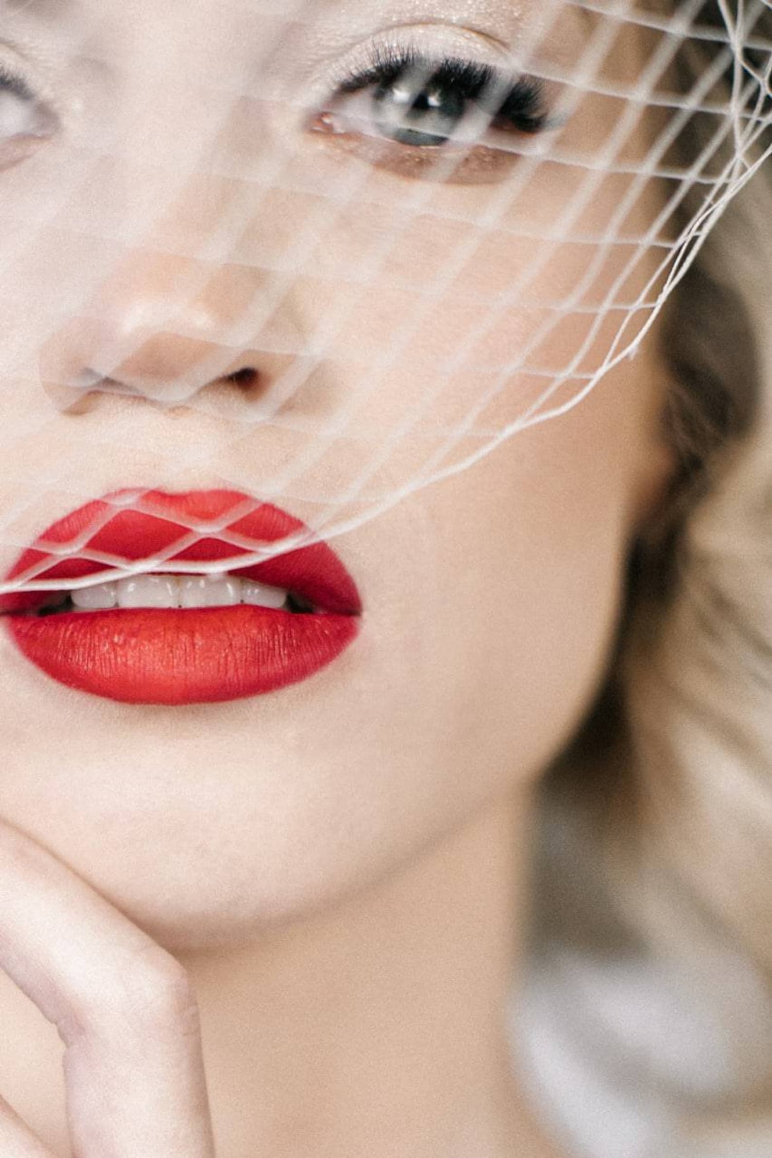 Elegant Double Birdcage Veil A Touch of Vintage Charm for Your Wedding Day - Image 3