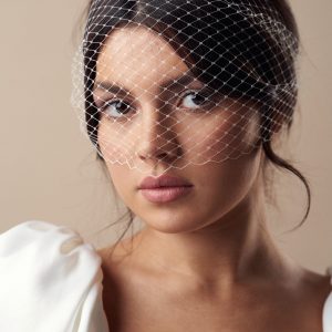 Enchanting Birdcage Veil Elevate Your Bridal Style with Timeless Elegance