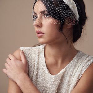 Enchanting Birdcage Veil Elevate Your Bridal Style with Timeless Elegance