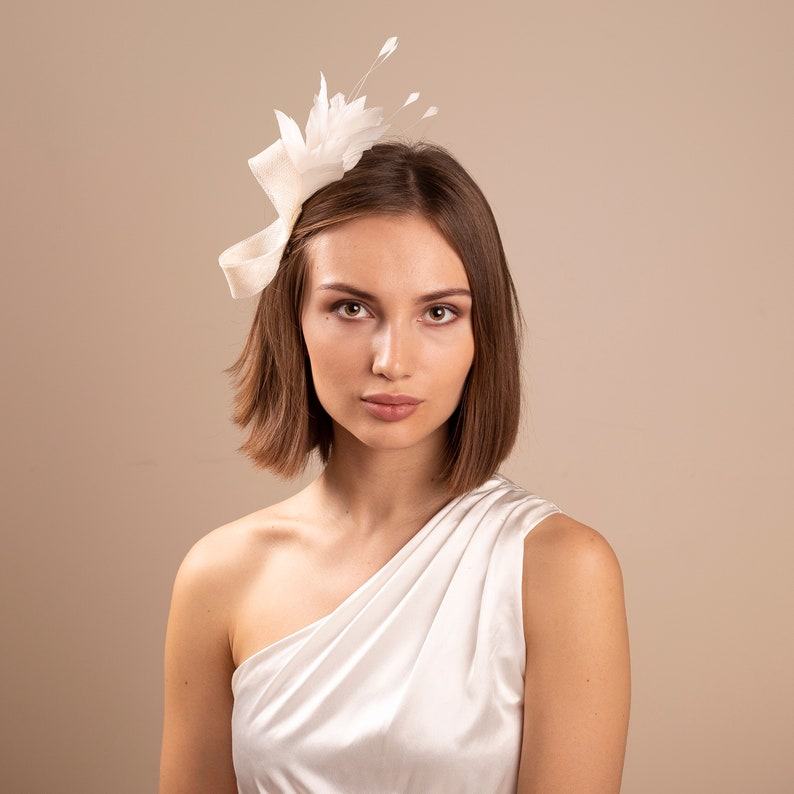 Enchanting Bridal Feather Fascinator Adorn Your Wedding Day with Grace and Elegance