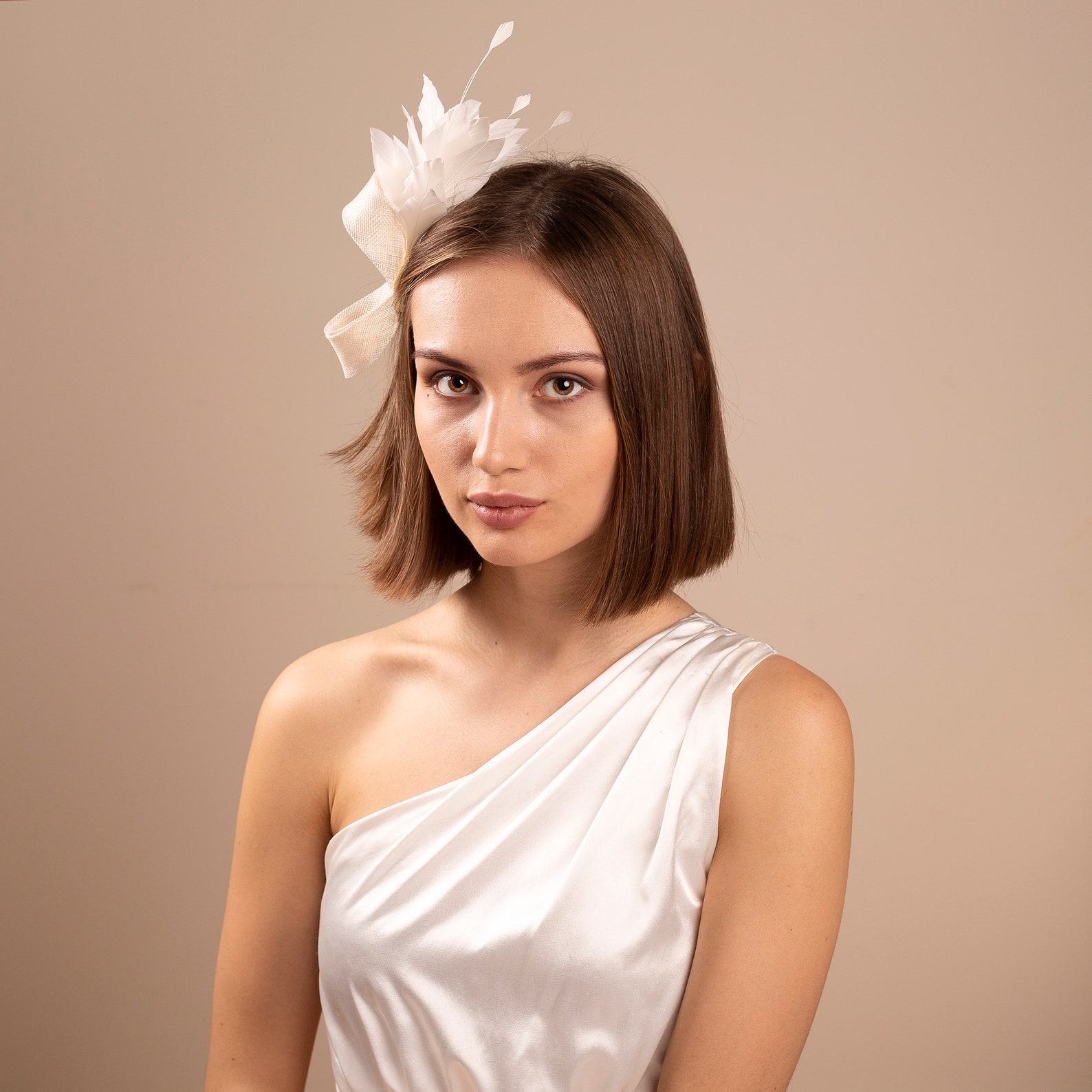 Enchanting Bridal Feather Fascinator Adorn Your Wedding Day with Grace and Elegance
