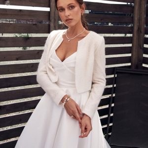Enchanting Bridal Wool Coat Warmth and Elegance for Your Special Day