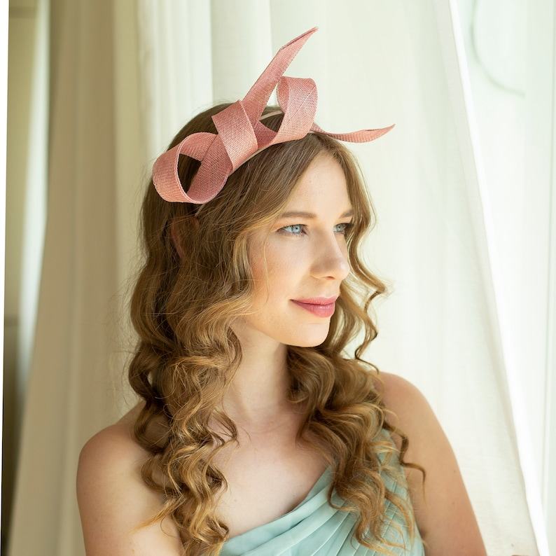 Enchanting Dusky Pink Fascinator Adorn Your Elegance at Weddings