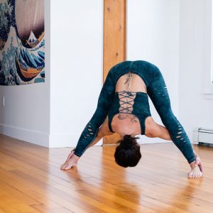 Enchanting Emerald Lace-Up Crop Top Unleash Your Inner Goddess for Yoga and Beyond