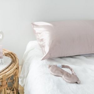 Experience the Luxury of Restful Nights 95% Pure Mulberry Silk Pillowcase 22 Momme – Your Beauty and Hair’s Best Friend