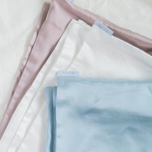 Experience the Luxury of Restful Nights 95% Pure Mulberry Silk Pillowcase 22 Momme – Your Beauty and Hair’s Best Friend
