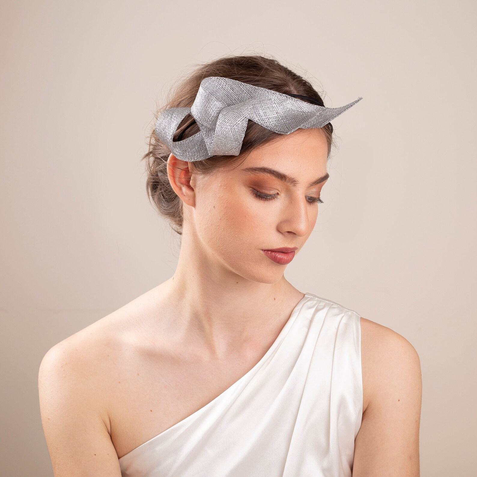 Exquisite Bridal Silver Fascinator Adorn Your Wedding Ensemble with Grace and Elegance