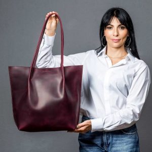 Exquisite Burgundy Leather Tote The Epitome of Style and Functionality