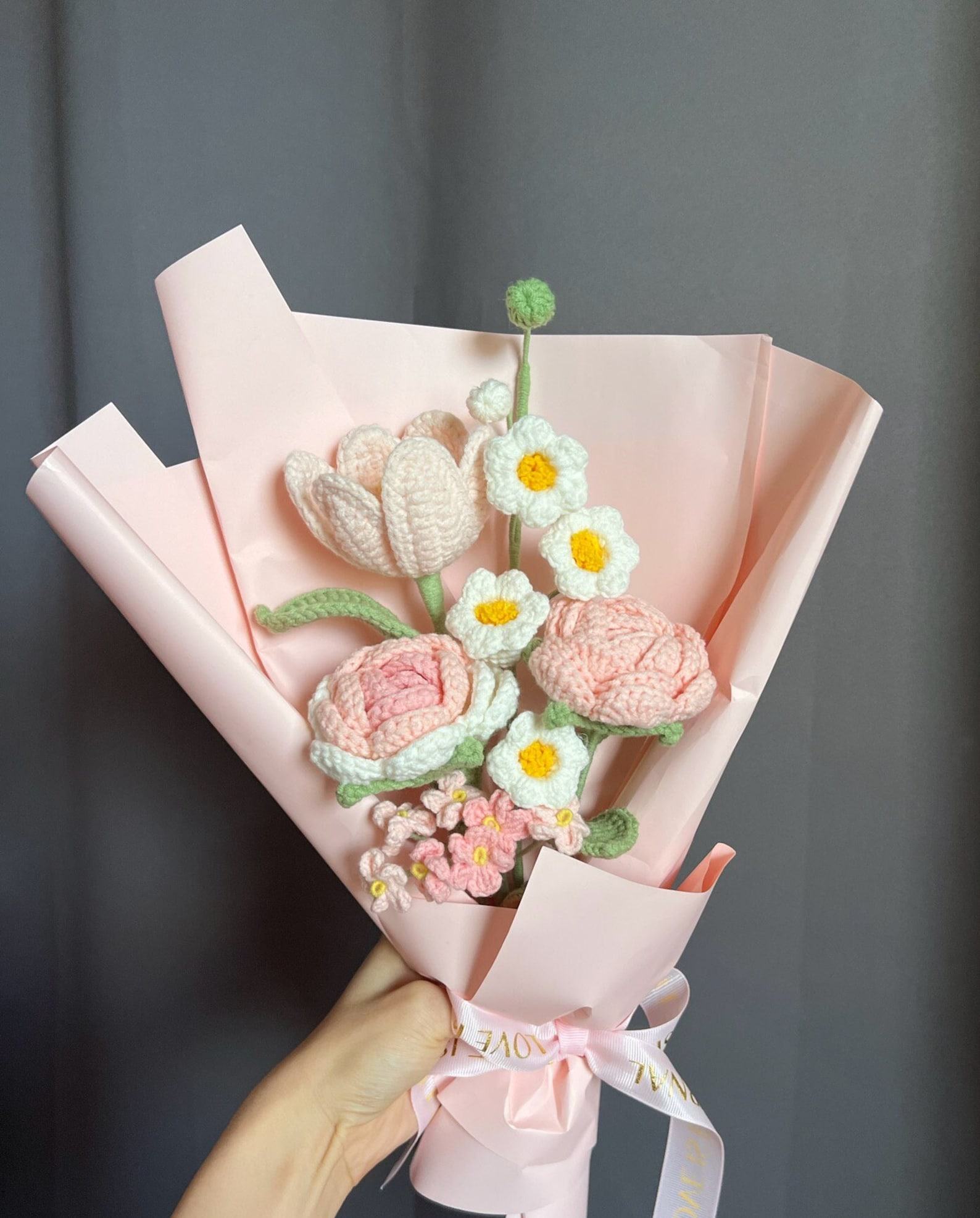 Exquisite Crochet Rose Bouquets Handmade Floral Masterpieces for Unforgettable Occasions - Image 4