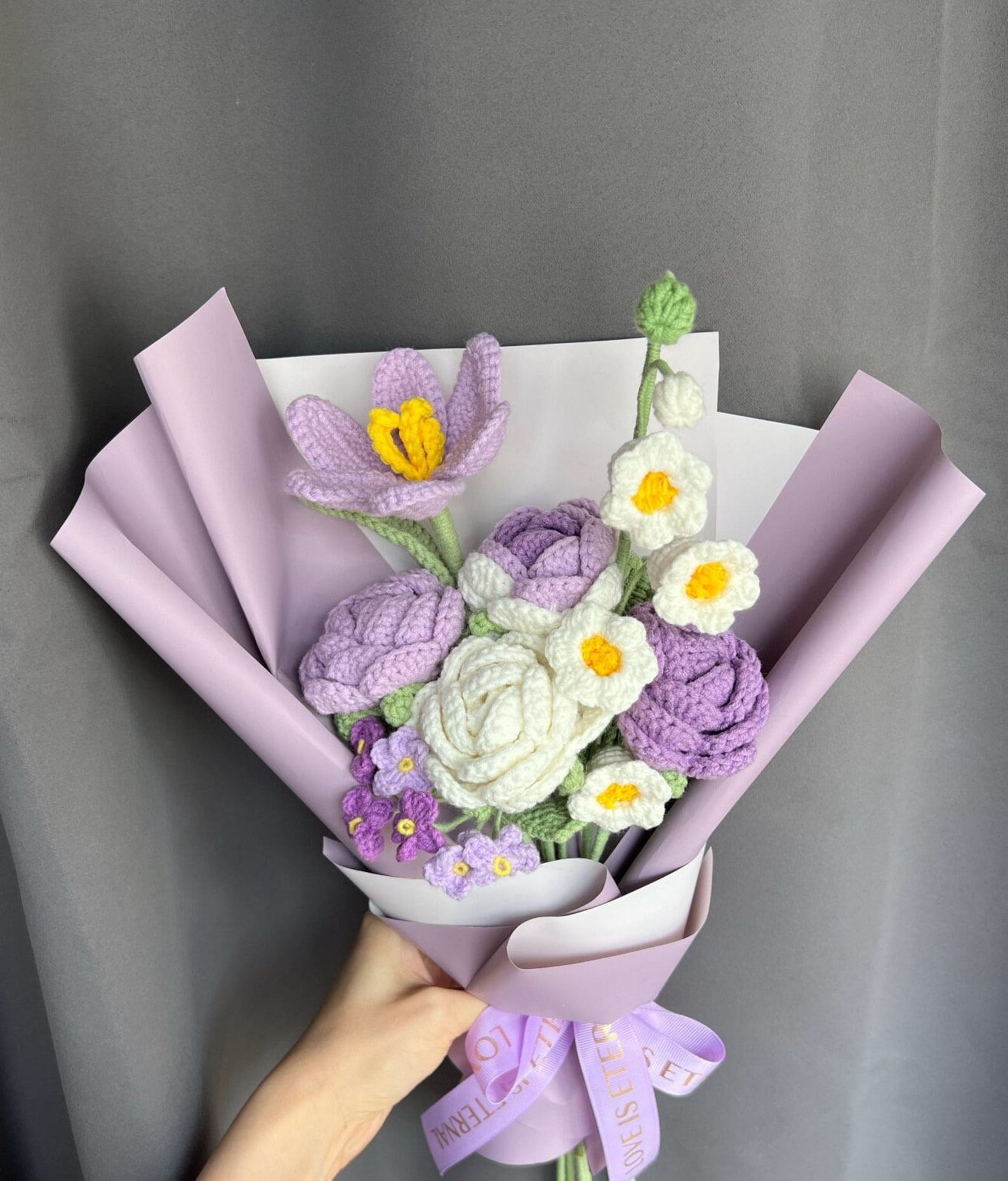 Exquisite Crochet Rose Bouquets Handmade Floral Masterpieces for Unforgettable Occasions - Image 2