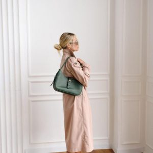 Exquisite Emerald Leather Shoulder Bag A Timeless Accessory for the Modern Woman