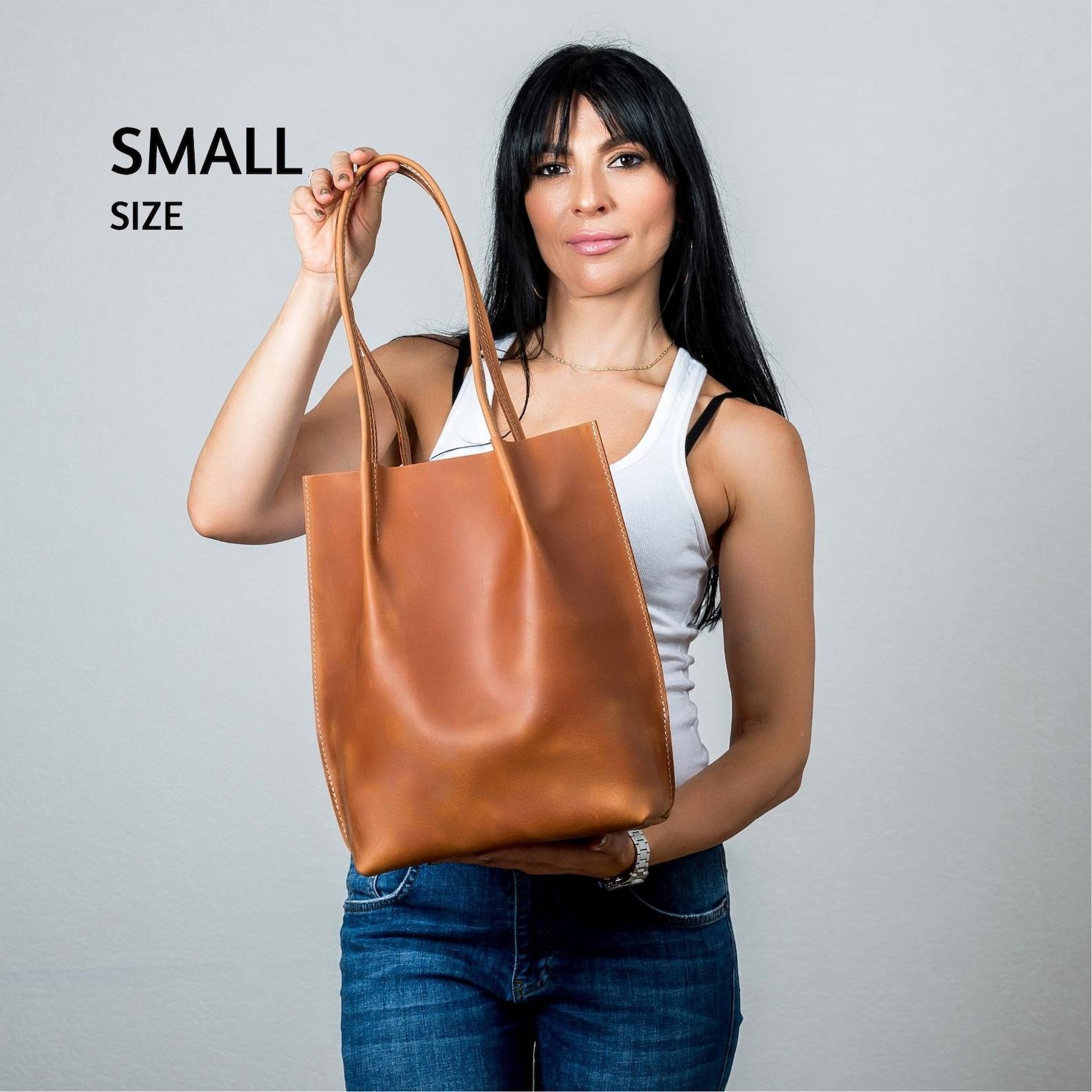 Exquisite Emerald Leather Tote A Timeless Accessory for the Modern Woman