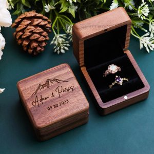 Exquisite Engraved Double Ring Box A Cherished Keepsake for Your Unforgettable Moment