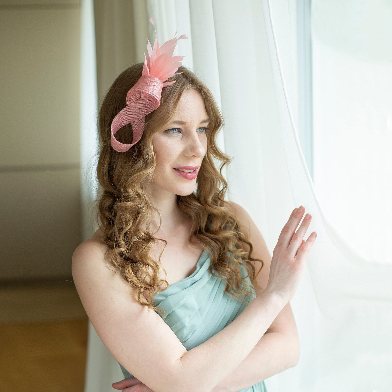 Exquisite Feather Fascinator Adorn Your Bridal Ensemble with Grace and Elegance