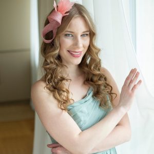 Exquisite Feather Fascinator Adorn Your Bridal Ensemble with Grace and Elegance