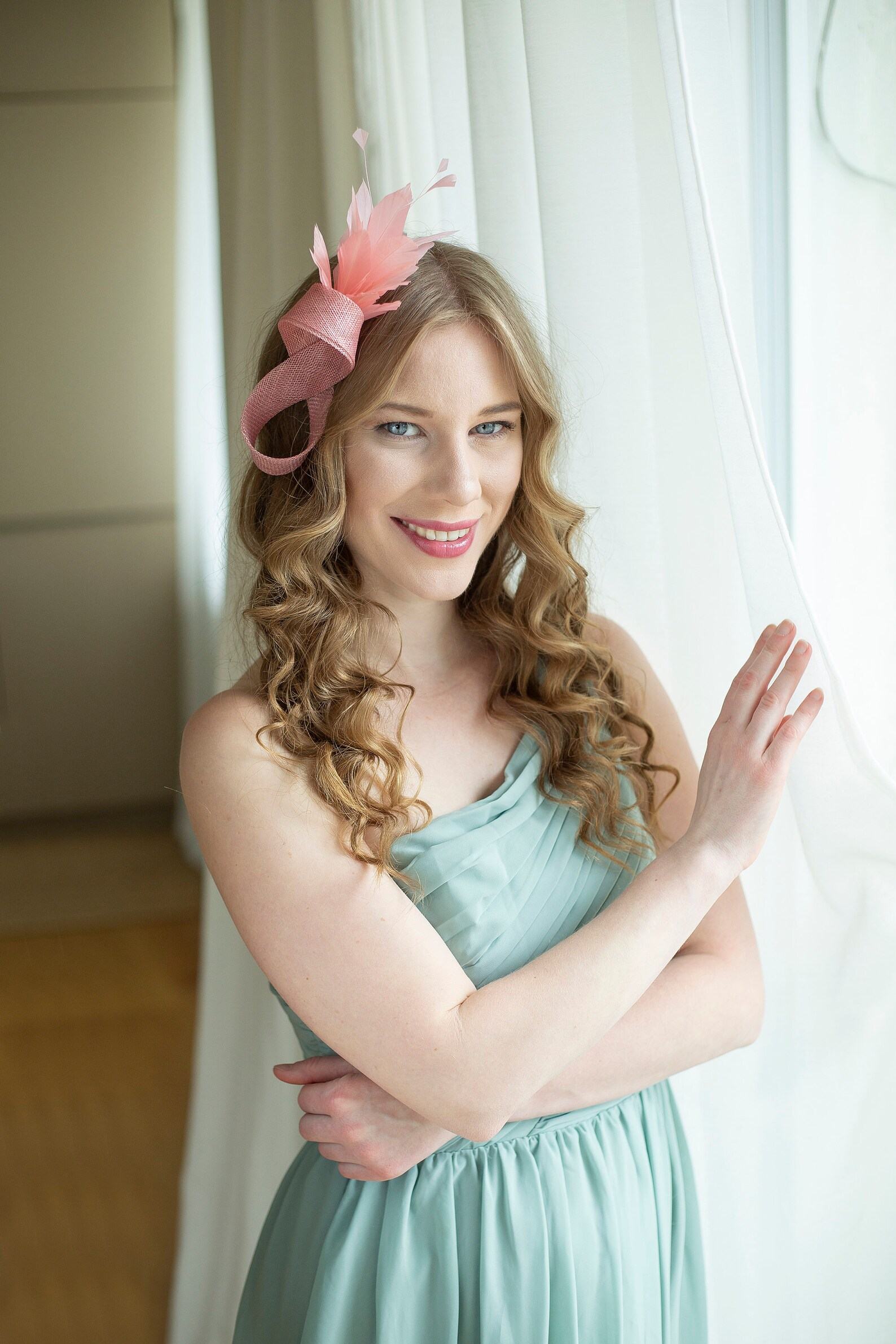 Exquisite Feather Fascinator Adorn Your Bridal Ensemble with Grace and Elegance - Image 3